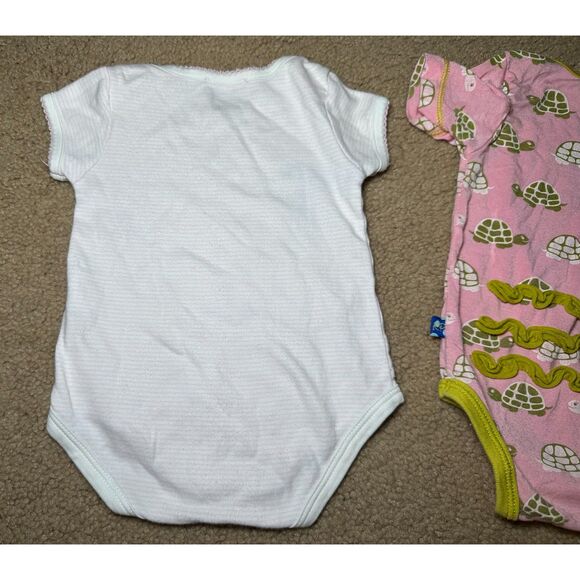 Lot of 2 Onesies, 0-3 month,‎ Magnolia Baby & KicKee Pants, Bamboo & Pima Cotton - Picture 7 of 9